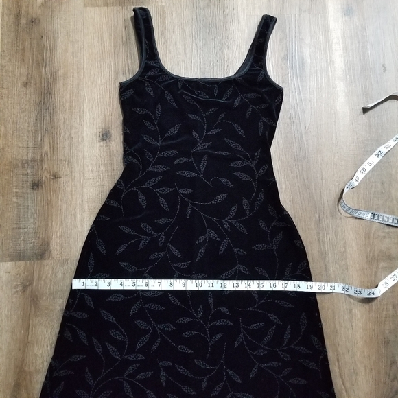 Sz S (fits 2-4 or a curvy 0) 90s Vintage Cache Black Velour Gown w/ Floral Beads - Picture 5 of 8